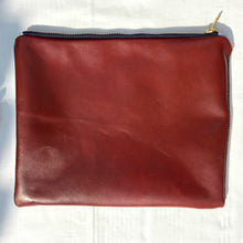 Load image into Gallery viewer, Olive green herringbone pattern wool and leather pouch. 2-material Pouch with YKK zip. Zippered purse. Zippered pouch.