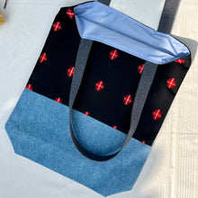 Load image into Gallery viewer, Tote bag. Vintage Japanese kimono fabric. « Kasuri » pattern. Blue cotton denim bottom.