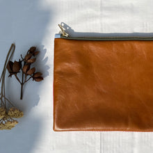 Load image into Gallery viewer, White and red striped denim fabric and brown leather Pouch with zip. Zippered purse. Zippered pouch. Cotton and leather. YKK zipper.