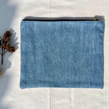 Load image into Gallery viewer, Grain sack Pouch with zip. 2-fabric pouch. Zippered purse. Zippered pouch. YKK metal zipper.