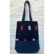 Load image into Gallery viewer, Tote bag. Vintage Japanese kimono fabric. « Kasuri » pattern. Dark blue denim bottom.