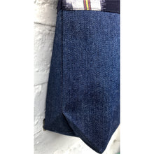 Load image into Gallery viewer, Tote bag. Vintage Japanese kimono fabric. « Kasuri » pattern. Dark blue denim bottom.
