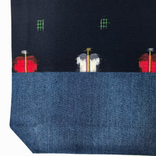 Load image into Gallery viewer, Tote bag. Vintage Japanese kimono fabric. « Kasuri » pattern. Dark blue denim bottom.