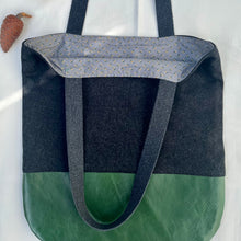 Load image into Gallery viewer, Tote bag. Dark grey wool tote with a green leather round bottom.