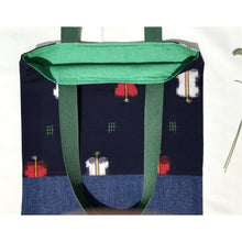Load image into Gallery viewer, Tote bag. Vintage Japanese kimono fabric. « Kasuri » pattern. Dark blue denim bottom.