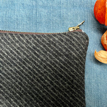 Load image into Gallery viewer, Navy blue wool and green leather pouch. 2-material pouch with YKK zip. Zippered purse. Zippered pouch.