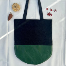 Load image into Gallery viewer, Tote bag. Dark grey wool tote with a green leather round bottom.