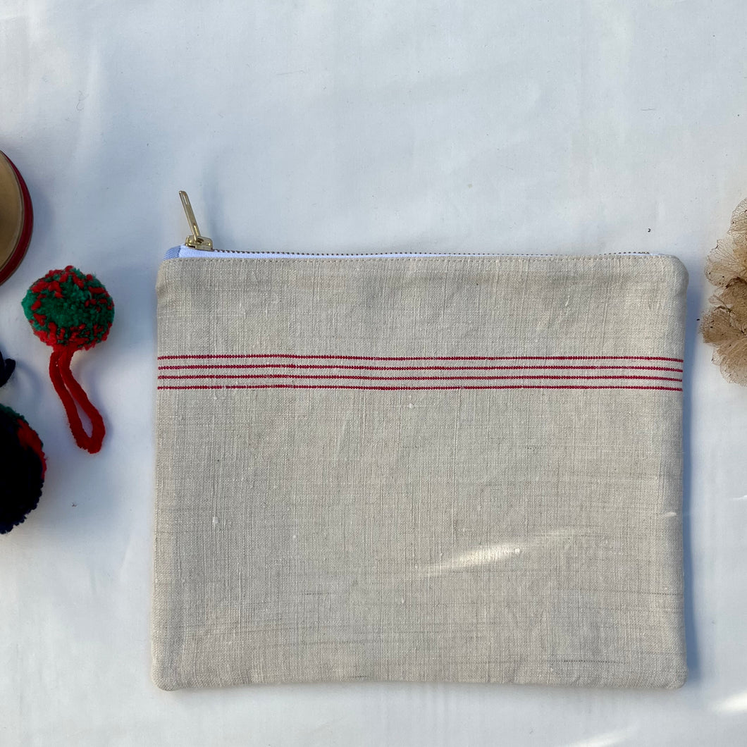 Red striped French linen and upcycled deep olive green leather. 2-material pouch with YKK zip. Zippered purse. Zippered pouch.
