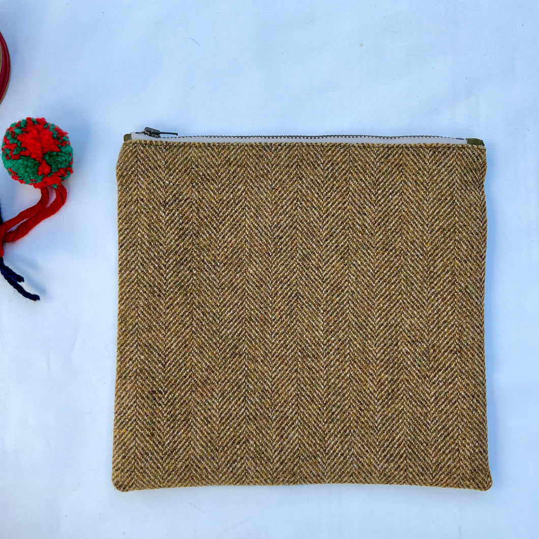 Vintage British tweed Wool Pouch with YKK zip. 2-fabric pouch. Zippered purse. Zippered pouch. YKK zipper.