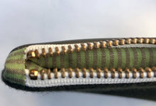 Load image into Gallery viewer, Olive green wool and green leather. 2-material pouch with YKK zip. Zippered purse. Zippered pouch.
