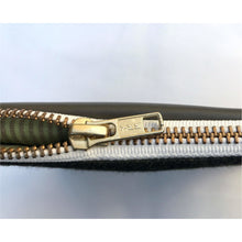 Load image into Gallery viewer, Olive green wool and green leather. 2-material pouch with YKK zip. Zippered purse. Zippered pouch.
