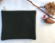 Load image into Gallery viewer, Olive green wool and green leather. 2-material pouch with YKK zip. Zippered purse. Zippered pouch.
