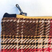 Load image into Gallery viewer, Two-fabric pouch with zip. Wool check and navy blue cotton twill pouch. Zippered purse. Zippered pouch. riri zipper.

