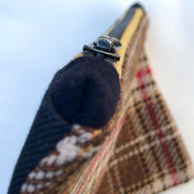 Load image into Gallery viewer, Two-fabric pouch with zip. Wool check and navy blue cotton twill pouch. Zippered purse. Zippered pouch. riri zipper.
