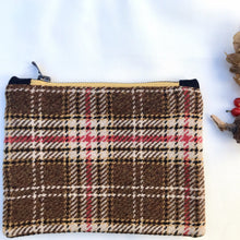 Load image into Gallery viewer, Two-fabric pouch with zip. Wool check and navy blue cotton twill pouch. Zippered purse. Zippered pouch. riri zipper.
