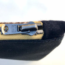 Load image into Gallery viewer, Two-fabric pouch with zip. Wool check and navy blue cotton twill pouch. Zippered purse. Zippered pouch. riri zipper.
