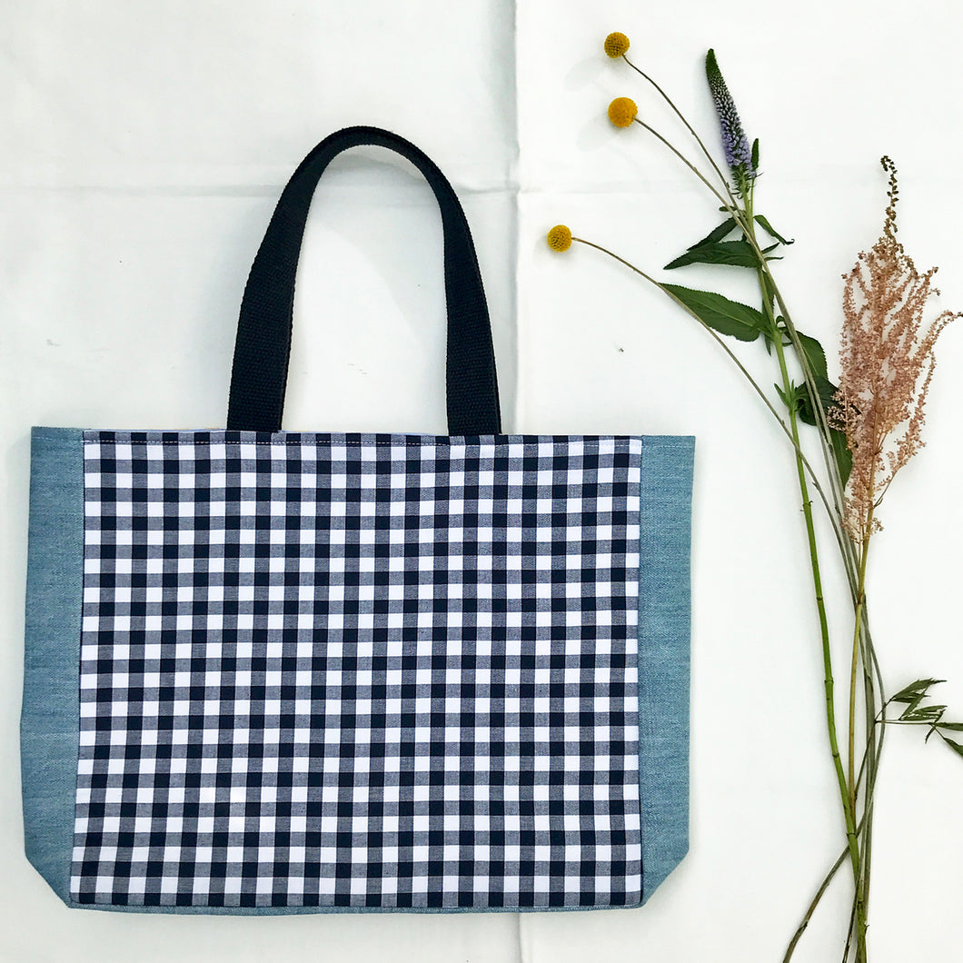 A two-side gingham handbag with light blue denim