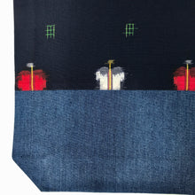 Load image into Gallery viewer, Tote bag. Vintage Japanese kimono fabric. « Kasuri » pattern. Dark blue denim bottom.
