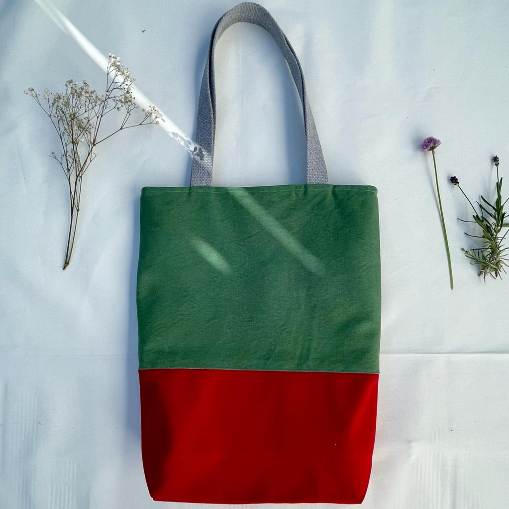 Tote bag. Green and red cotton canvas tote bag. Lined with a check cotton fabric.