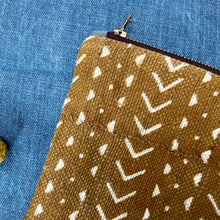 Load image into Gallery viewer, Mudcloth fabric and leather pouch. 2-material Pouch with YKK zip. Zippered purse. Zippered pouch.
